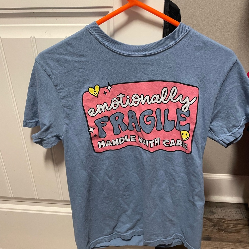 Comfort colors graphic tee size medium